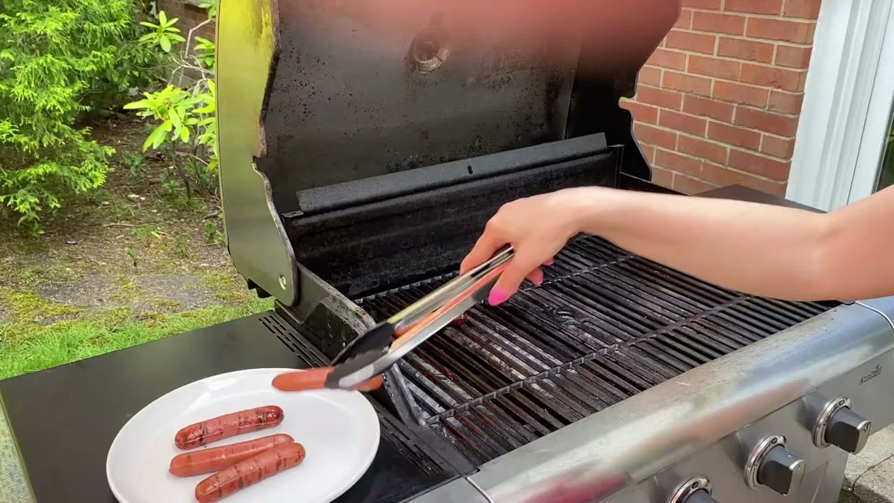 Step 6: Step 6: Toast the Buns and Pull the Dogs Off