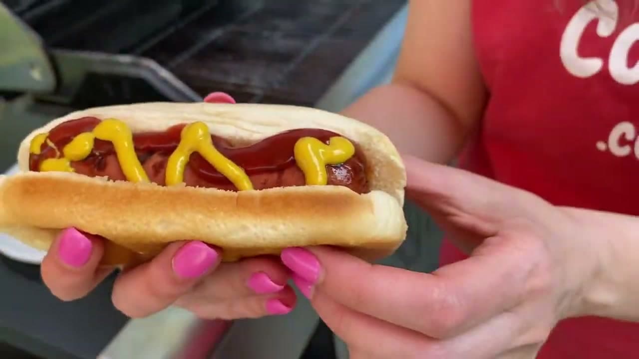 How to Grill Hot Dogs in 7 Steps