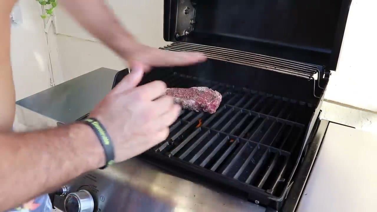Step 4: Step 4: Lay the steak on the hot grates