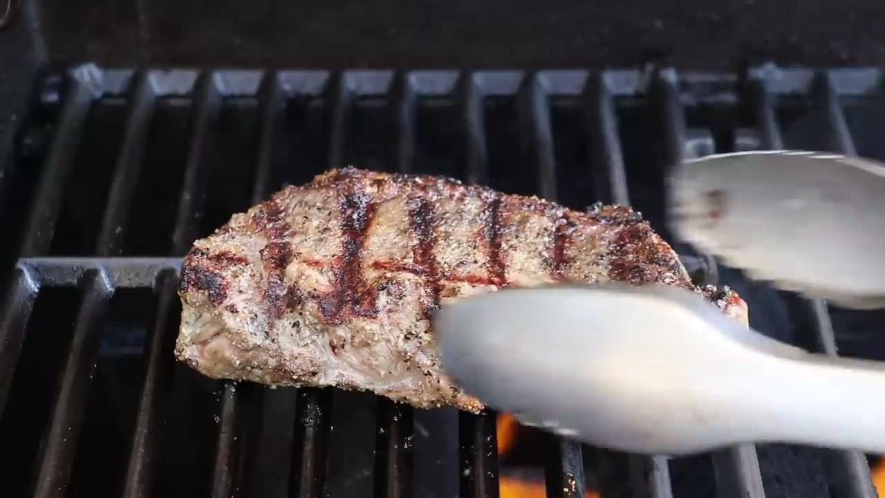 Step 6: Step 6: Flip and sear the second side