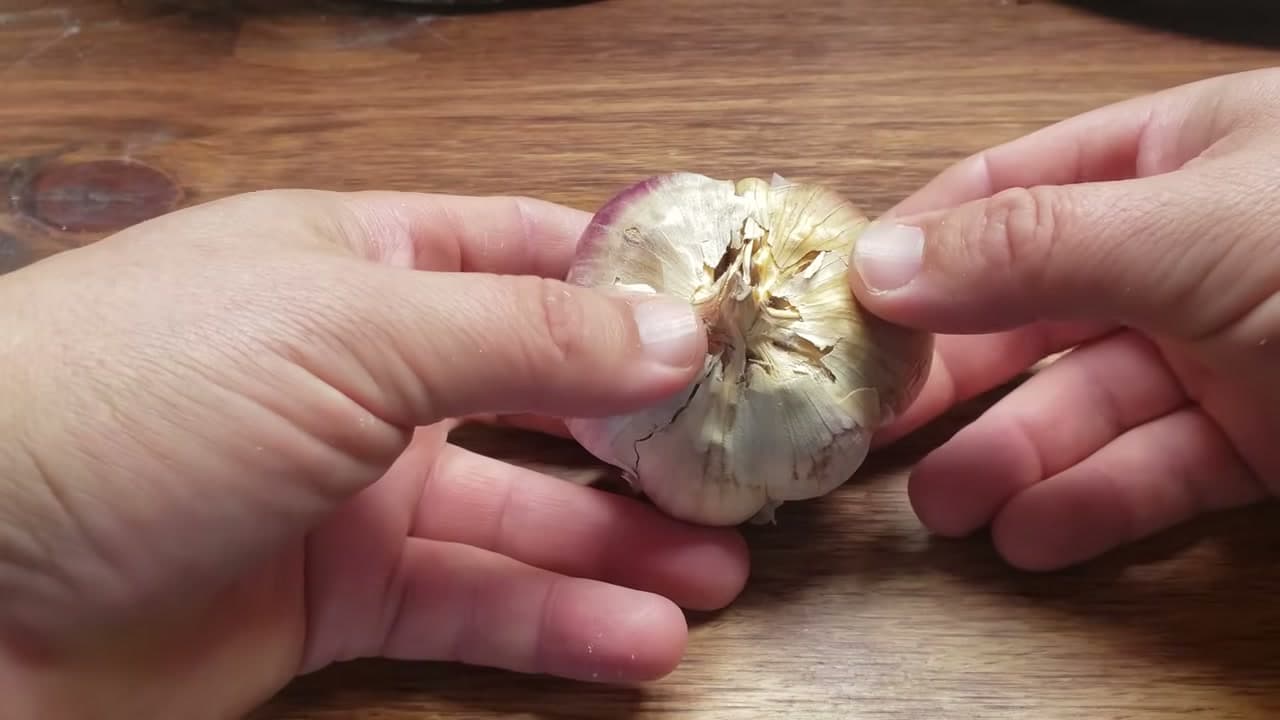 Step 2: Step 2: Break the Bulb into Cloves