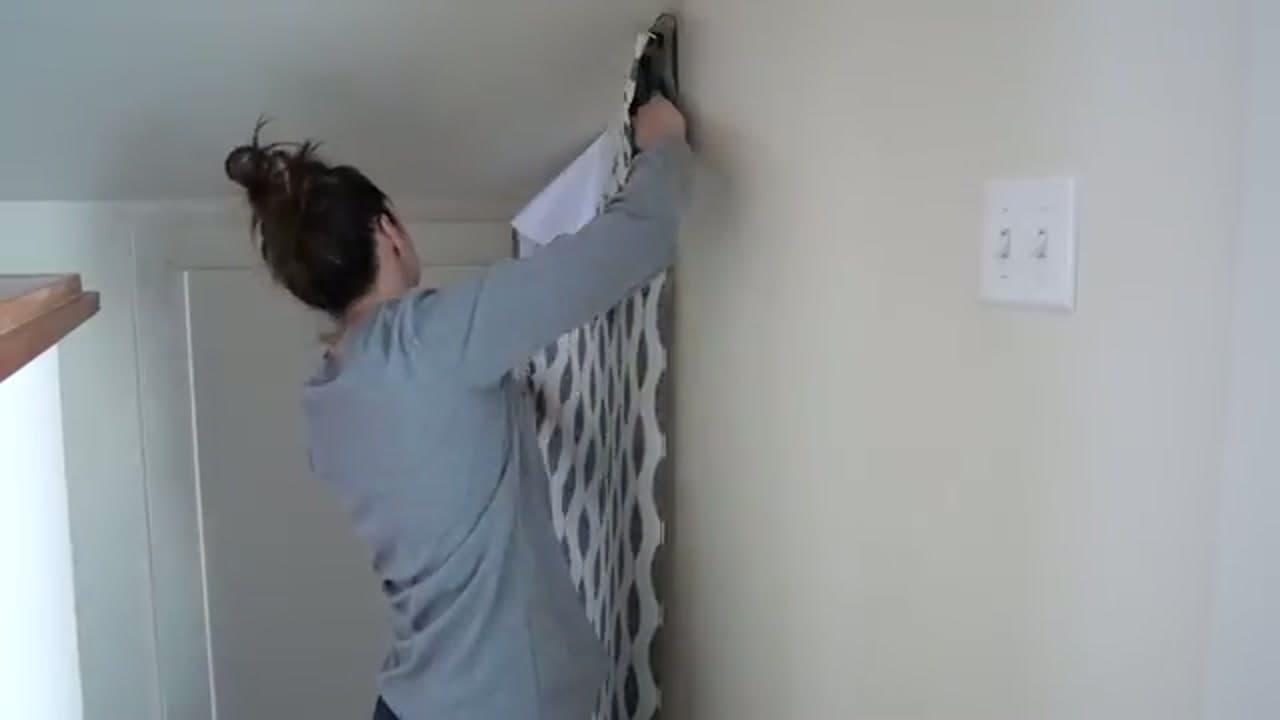 Step 3: Step 3: Hang the First Panel From the Top