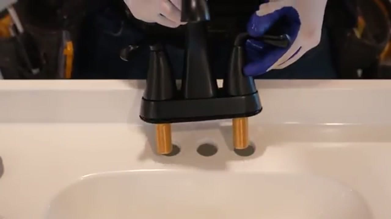 Step 4: Step 4: Mount the faucet in the vanity top