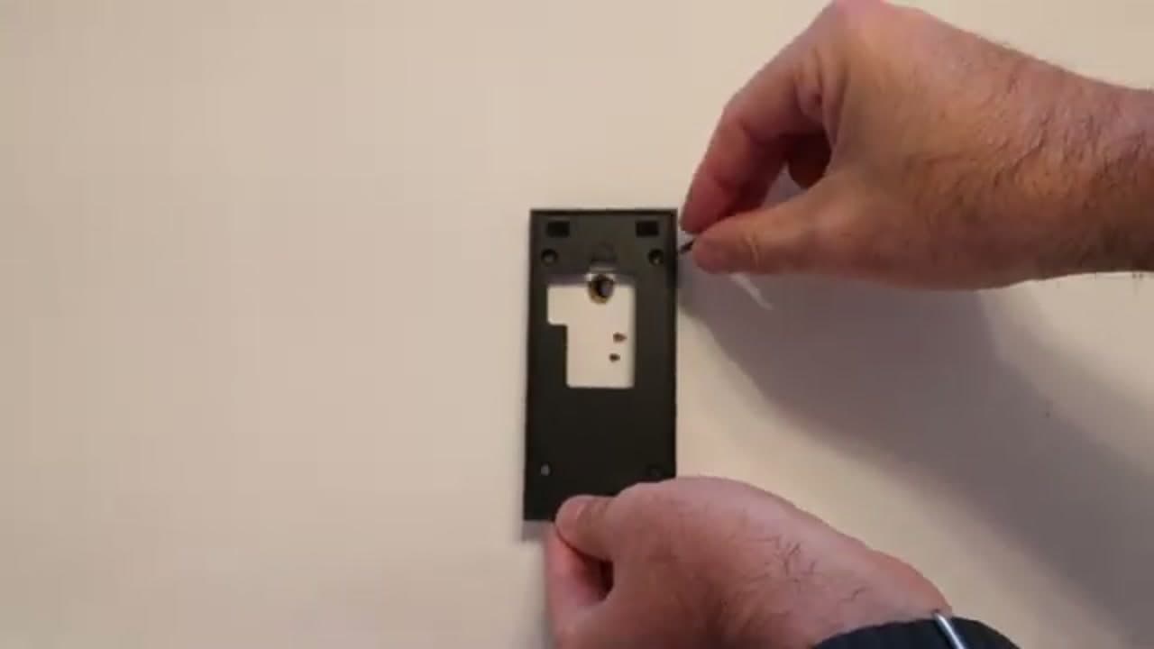 Step 6: Step 6: Screw the Bracket to the Wall