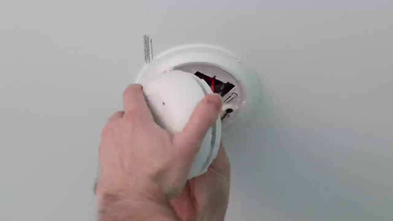 How to Install a Smoke Detector (Step by Step)