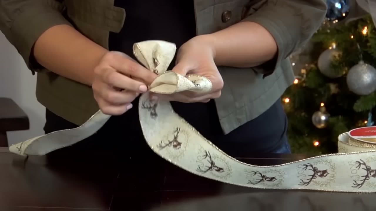 Step 4: Add the First Side Loop - How to Make a Bow