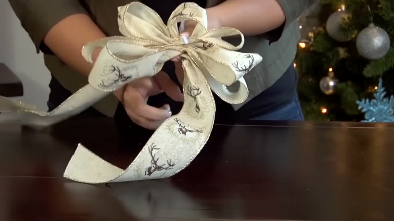 Step 9: Secure With a Chenille Stem - How to Make a Bow