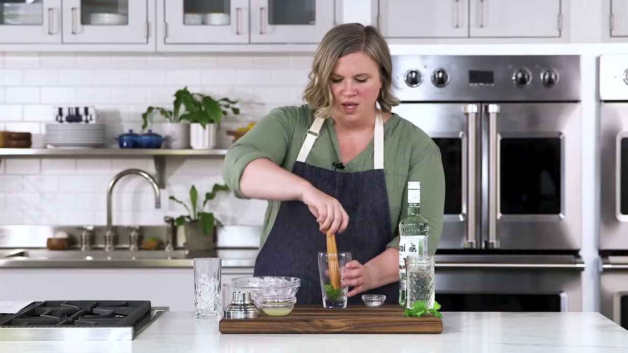 Step 2: Step 2: Muddle the Mint and Sugar