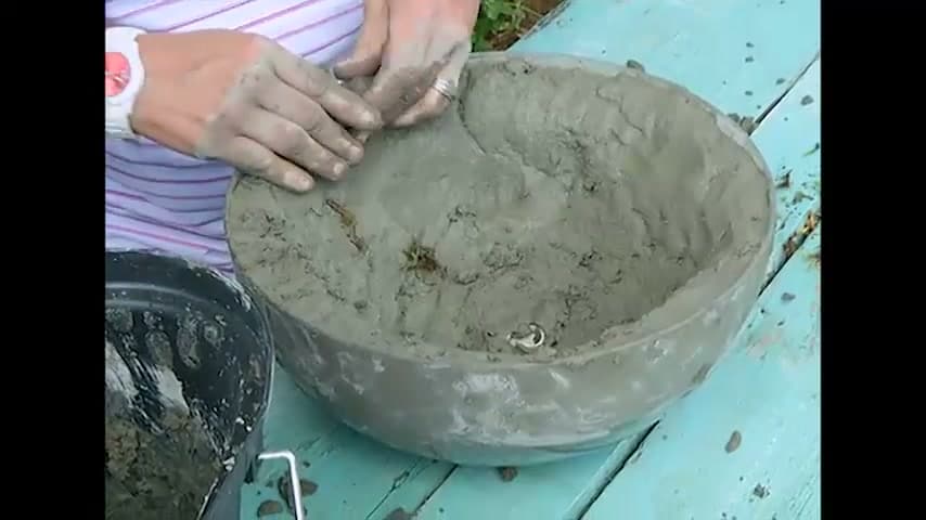 Step 4: Step 4: Press Sphagnum Moss into the Outside