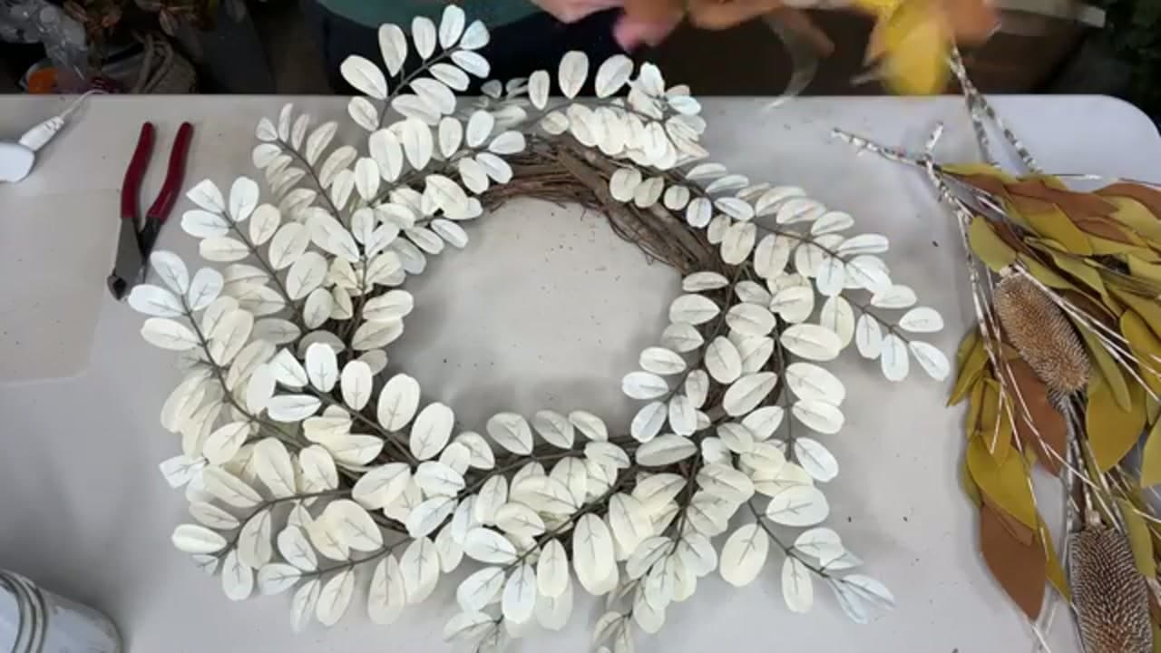 Step 6: Step 6: Fan and Glue in the Fall Foliage