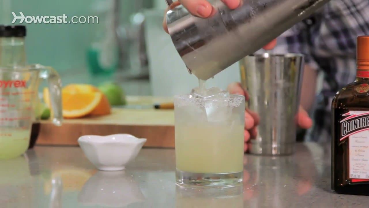 Step 7: Step 7: Add ice and strain into the glass