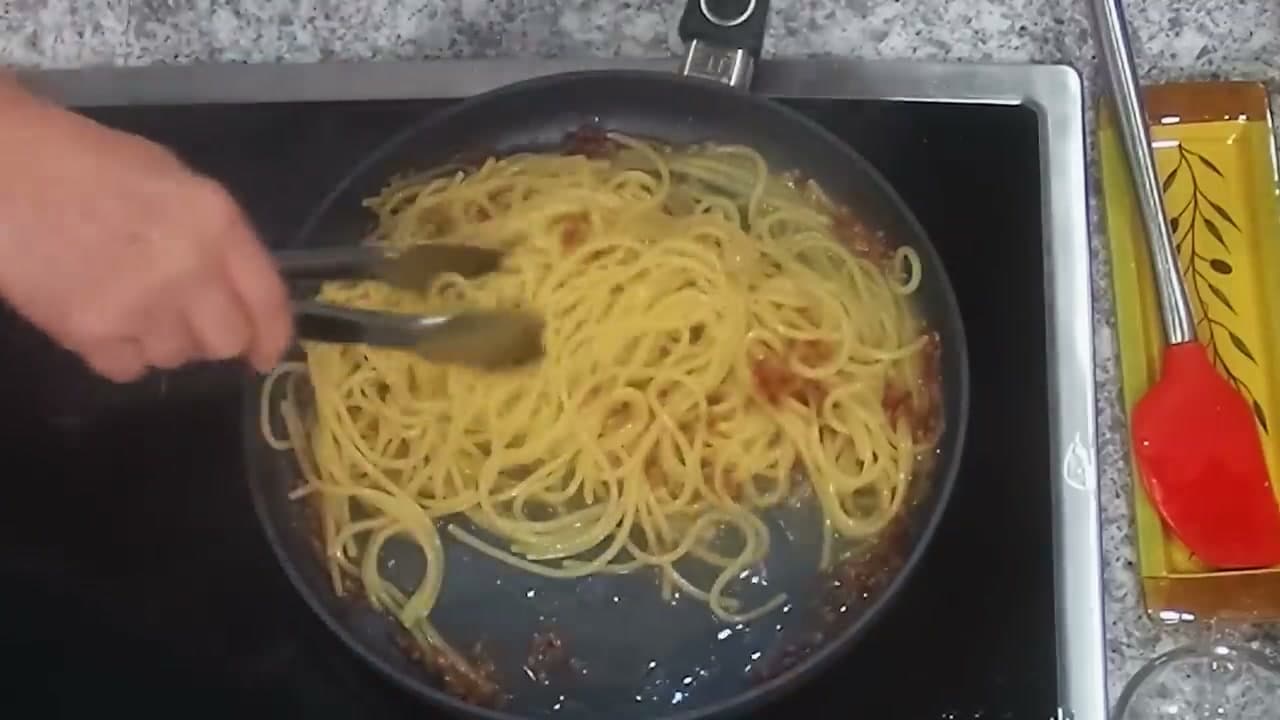 Step 5: Step 5: Move the Pasta Straight Into the Guanciale Pan