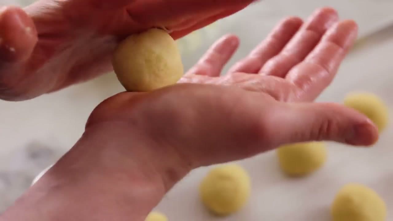 Step 5: Scoop and Roll Into 1.5-Inch Balls - How to Make Cake Pops: Easy Step-by-Step Recipe