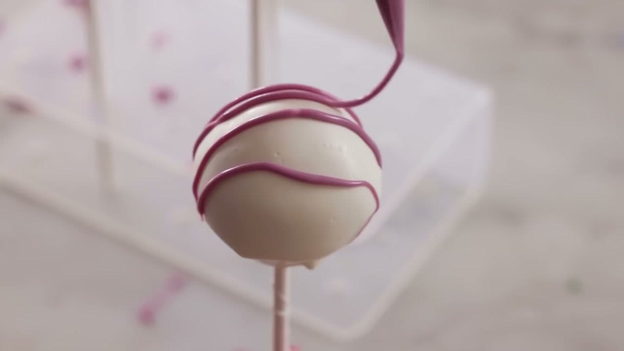 The finished result: How to Make Cake Pops: Easy Step-by-Step Recipe