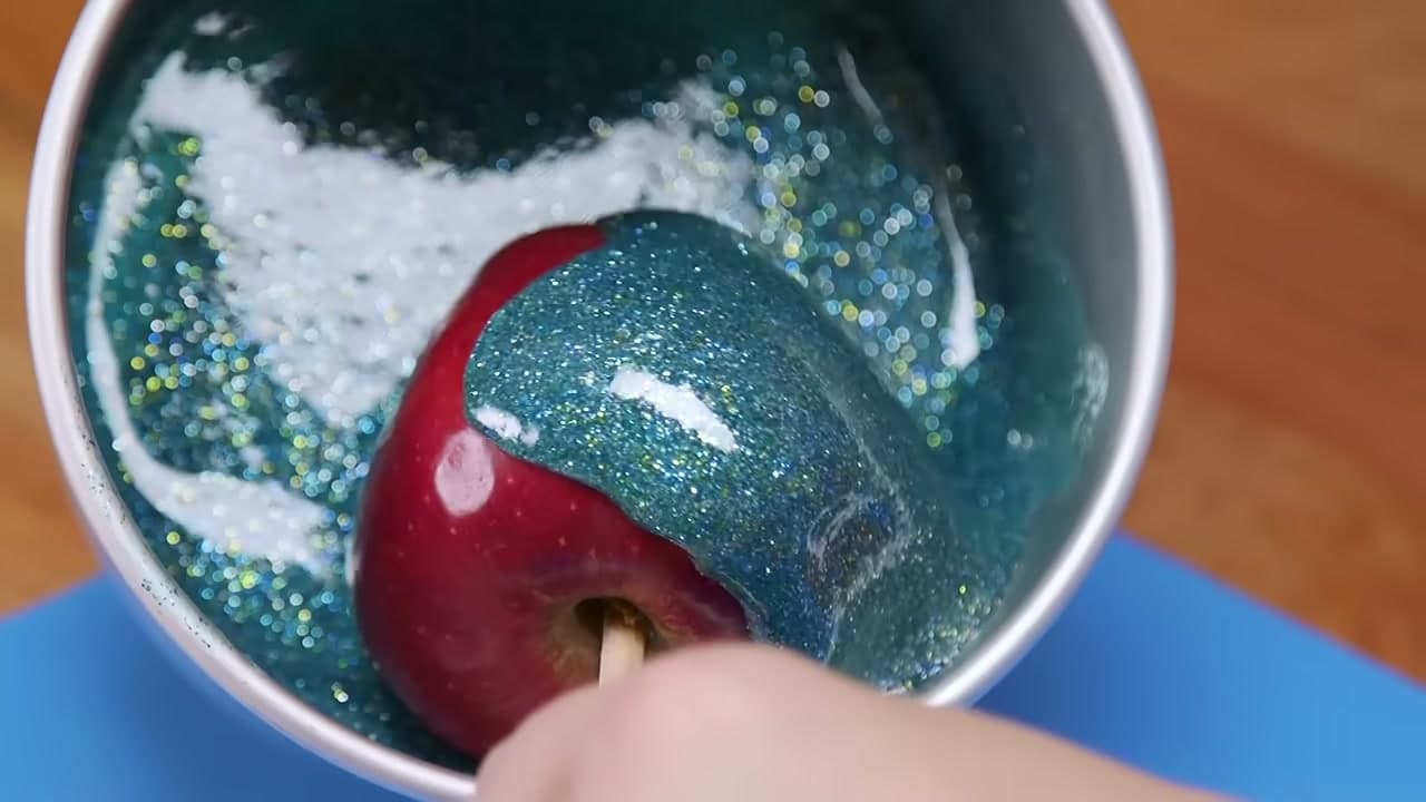 Step 10: Twirl and Set - How to Make Candy Apples