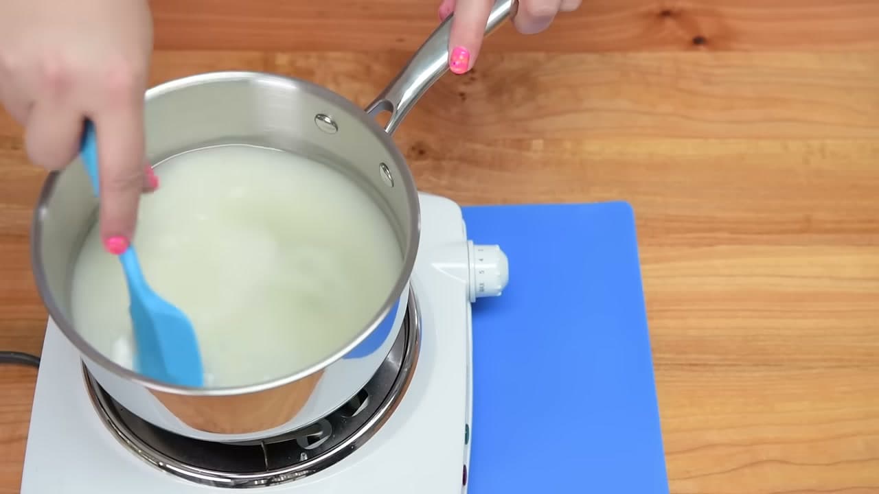 Step 4: Cook the Syrup to 250-300F - How to Make Candy Apples
