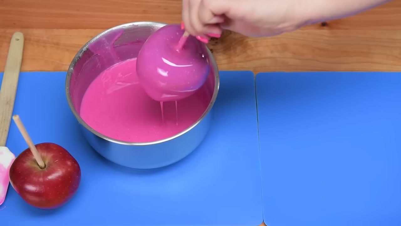 Step 7: Let It Drip, Then Set It Down - How to Make Candy Apples