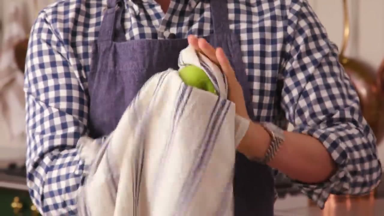 Step 1: Step 1: Wash the Wax Off the Apples