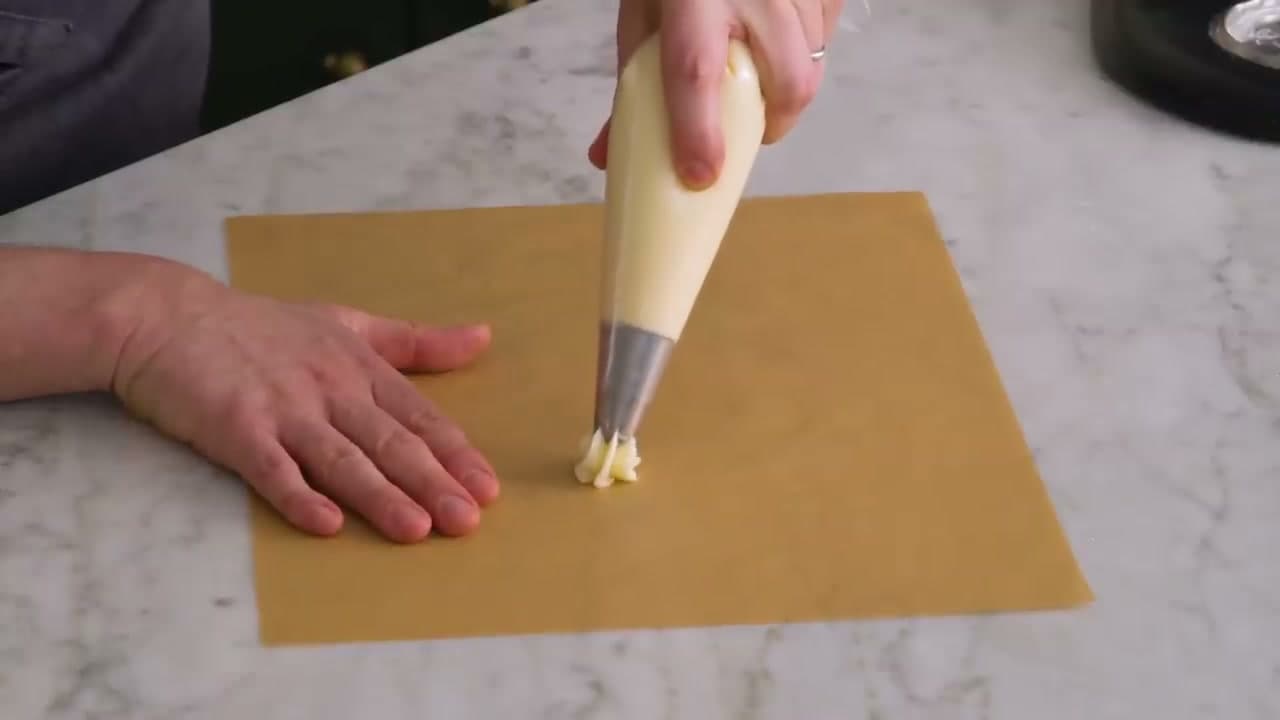 The finished result: How to Make Icing (Easy Buttercream Frosting)