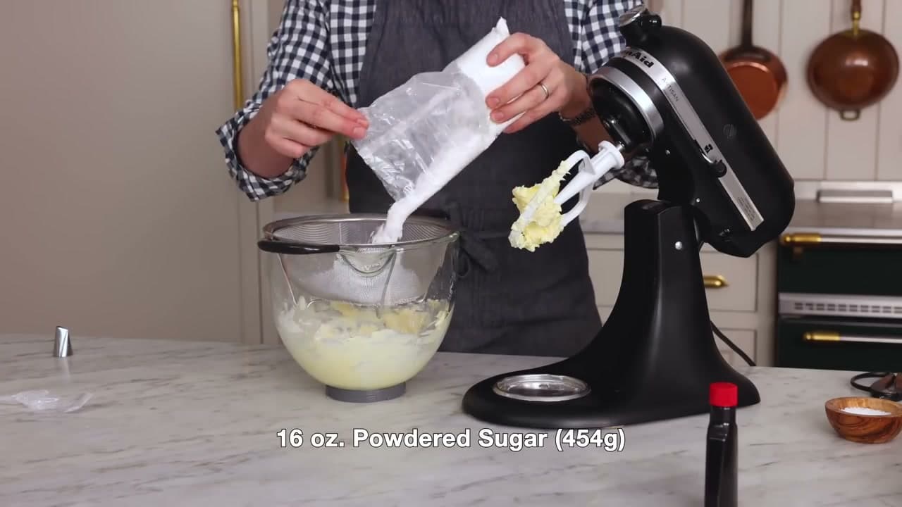 Step 4: Step 4: Sift the Powdered Sugar