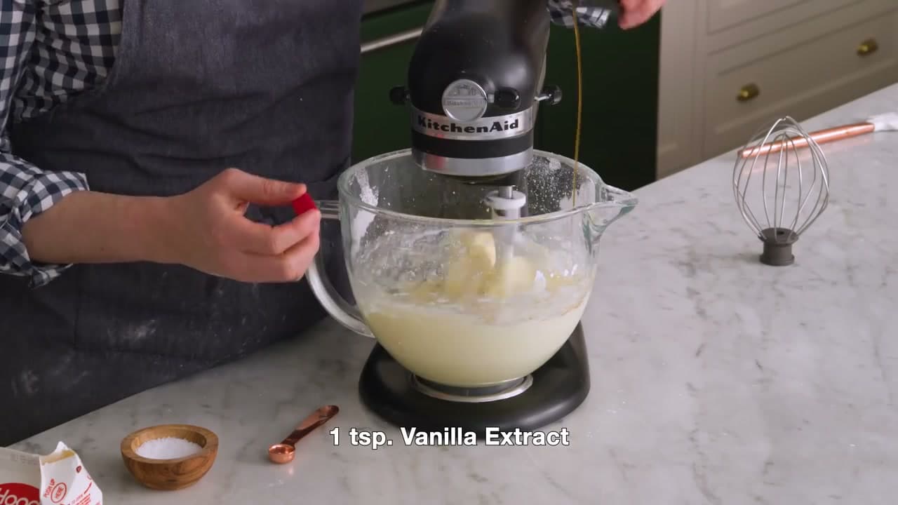Step 7: Step 7: Add Salt, Vanilla, and More Cream
