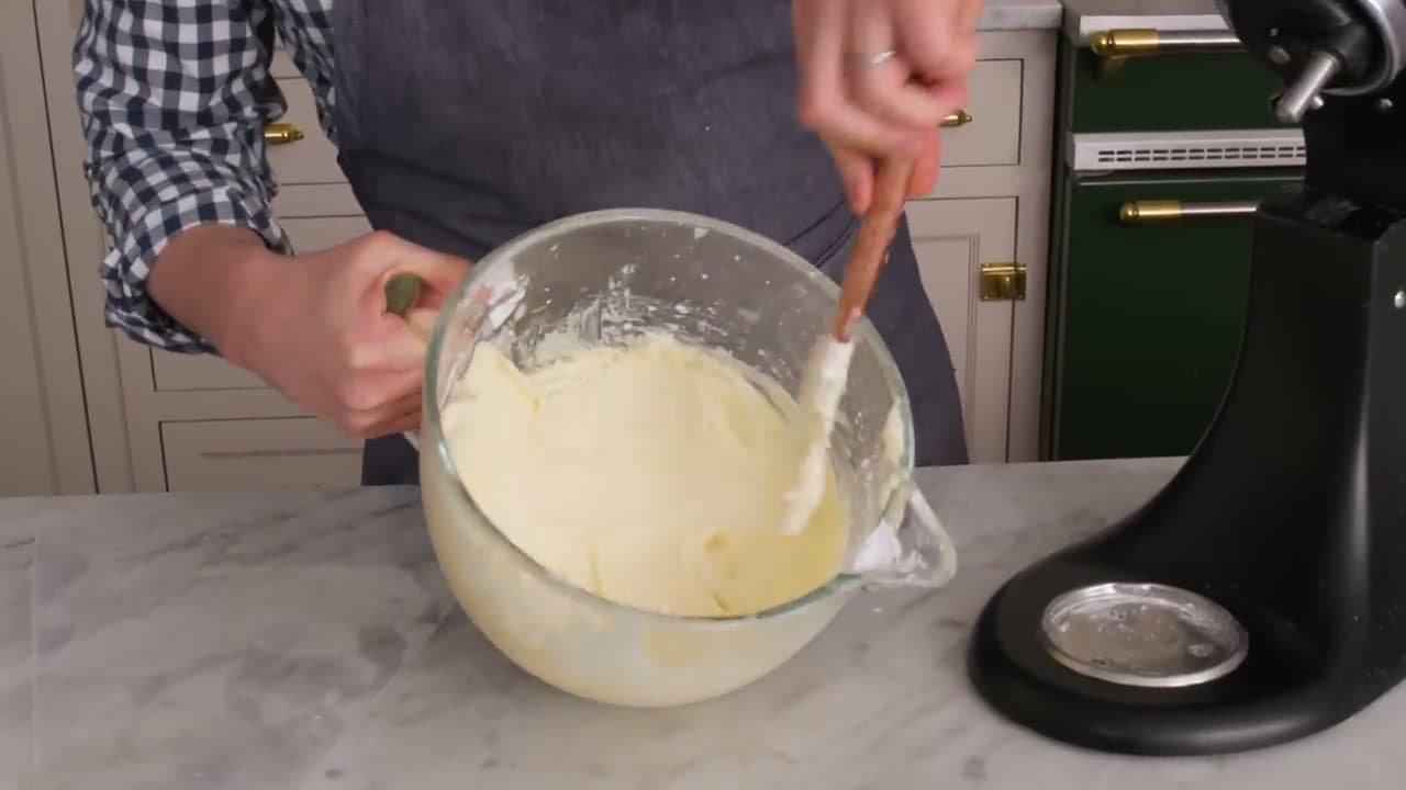 Step 8: Step 8: Scrape the Bowl and Finish With the Last Cream