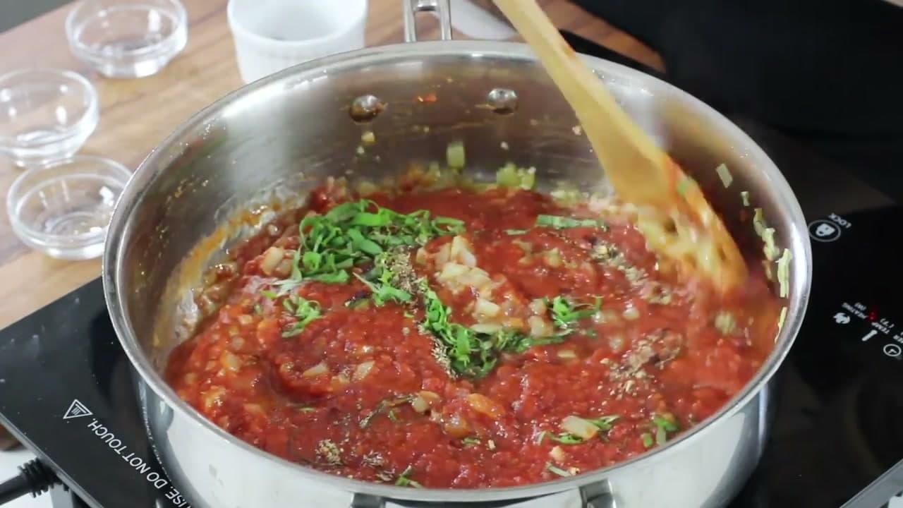 Step 7: Step 7: Stir In the Basil and Simmer