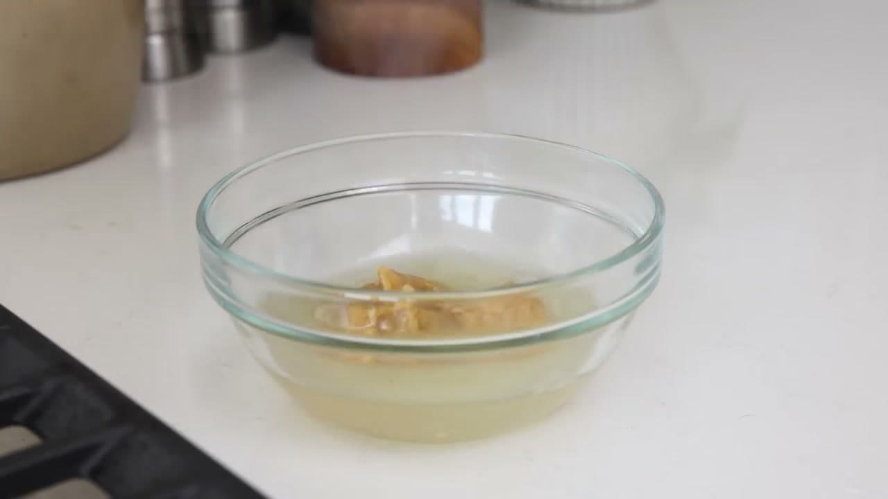 Step 6: Step 6: Temper the Miso Paste in Warm Dashi