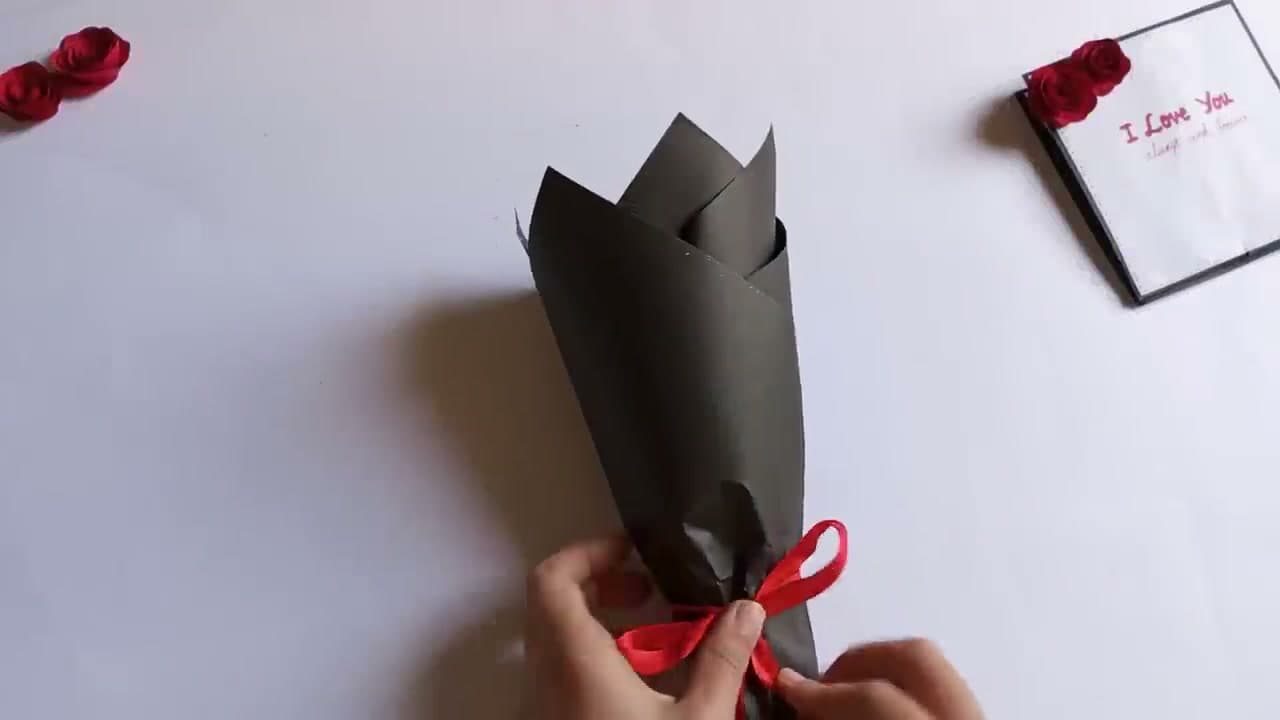 The finished result: How to Make a Paper Bouquet (Rose Arrangement)