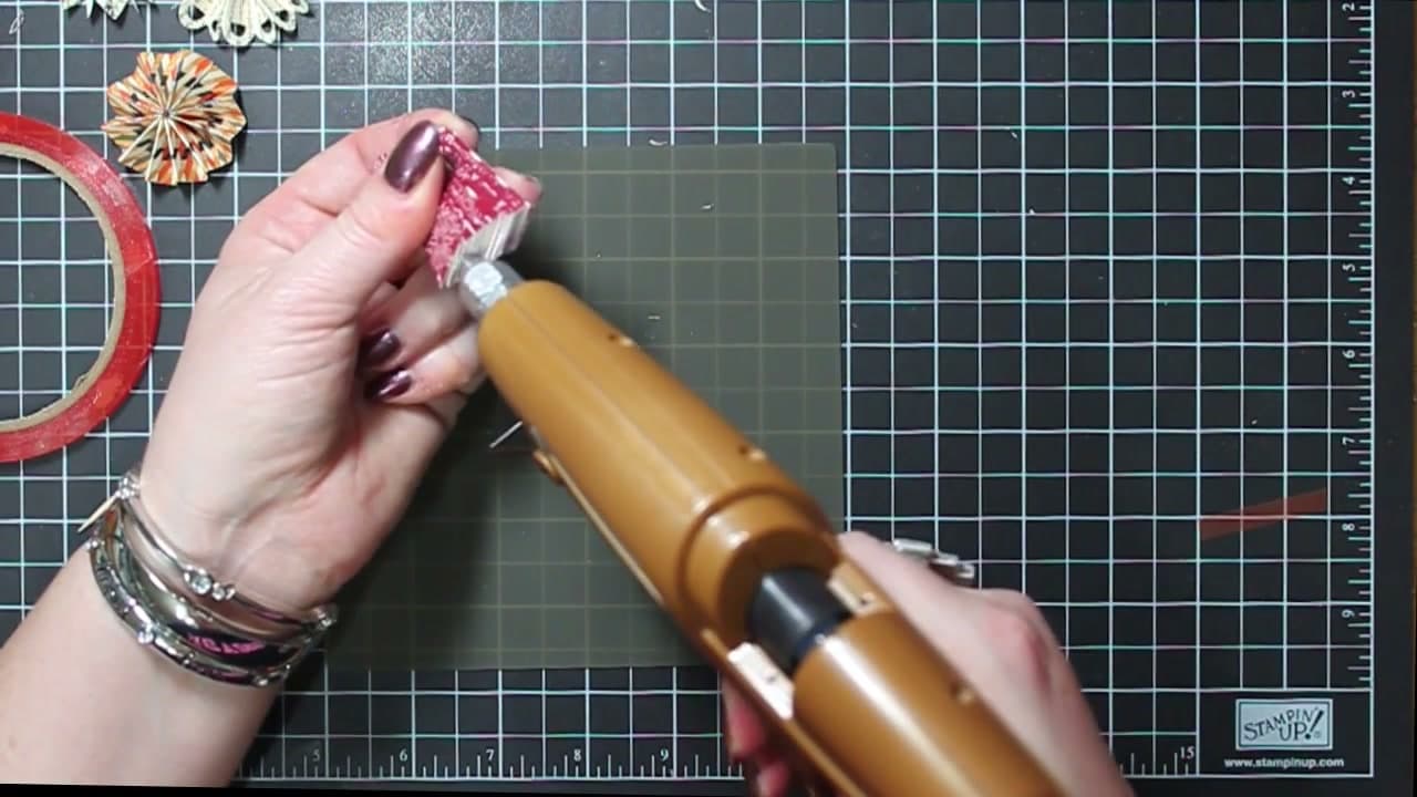 Step 3: Step 3: Glue Each Strip into a Half Fan