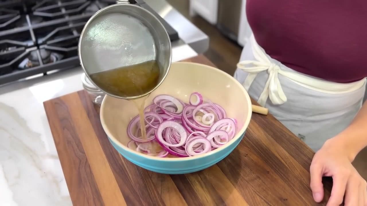 Step 5: Step 5: Pour the Hot Brine Over the Onions