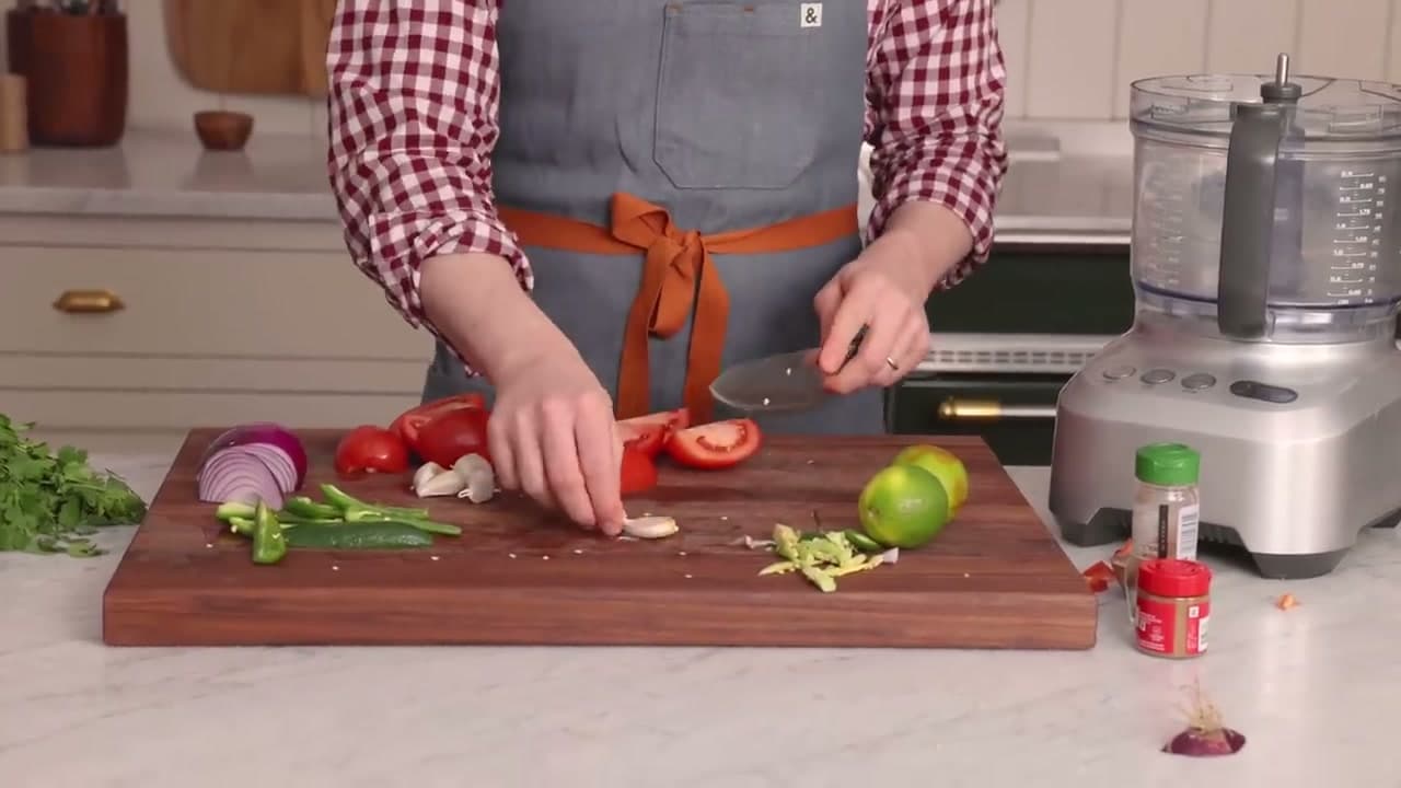 Step 4: Step 4: Peel and Smash the Garlic Cloves