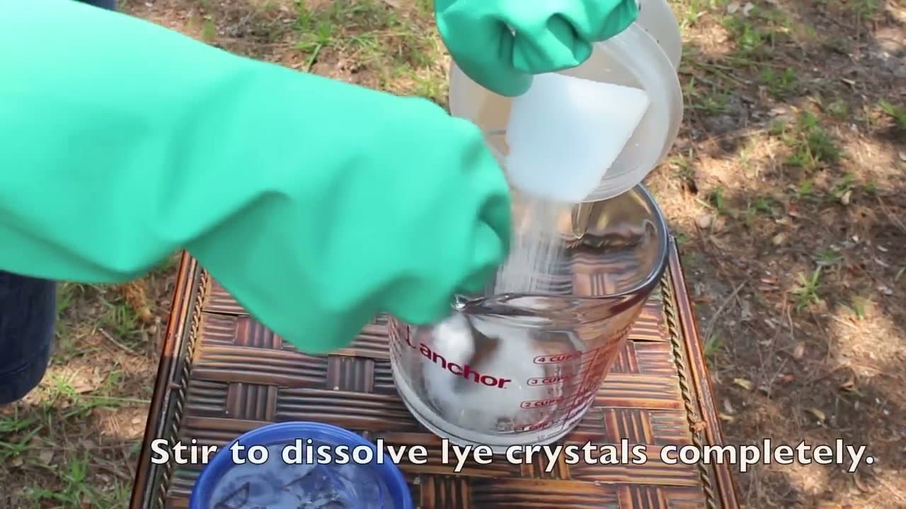Step 3: Step 3: Carefully mix lye into water