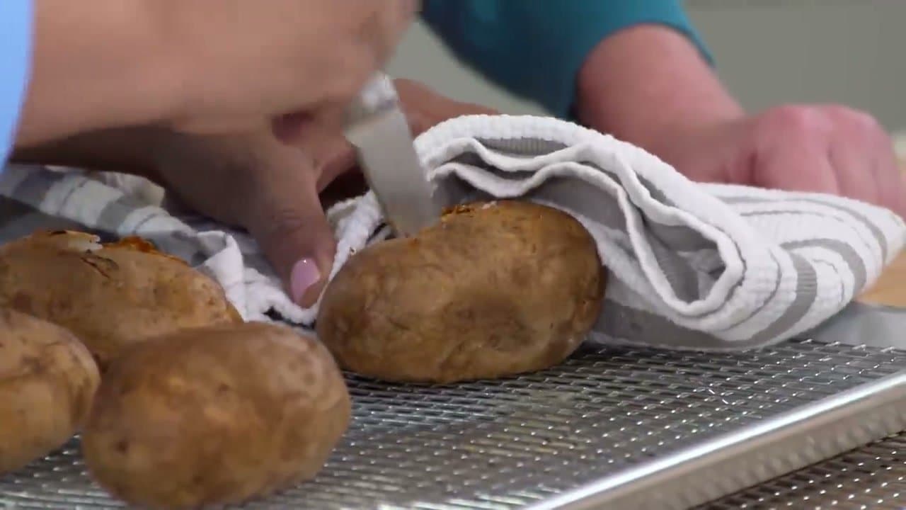 How to Bake Potatoes in the Oven