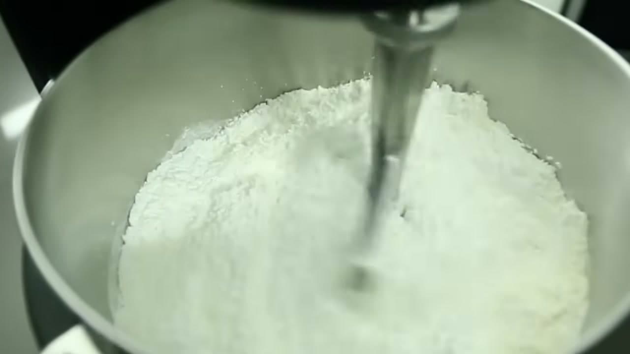 Step 2: Combine Sugar and Meringue Powder - How to Make Royal Icing