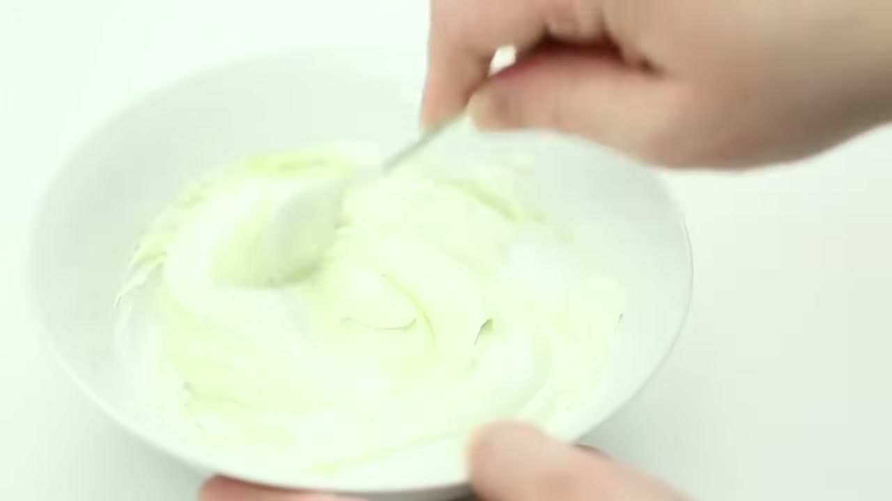 Step 7: Divide and Colour - How to Make Royal Icing