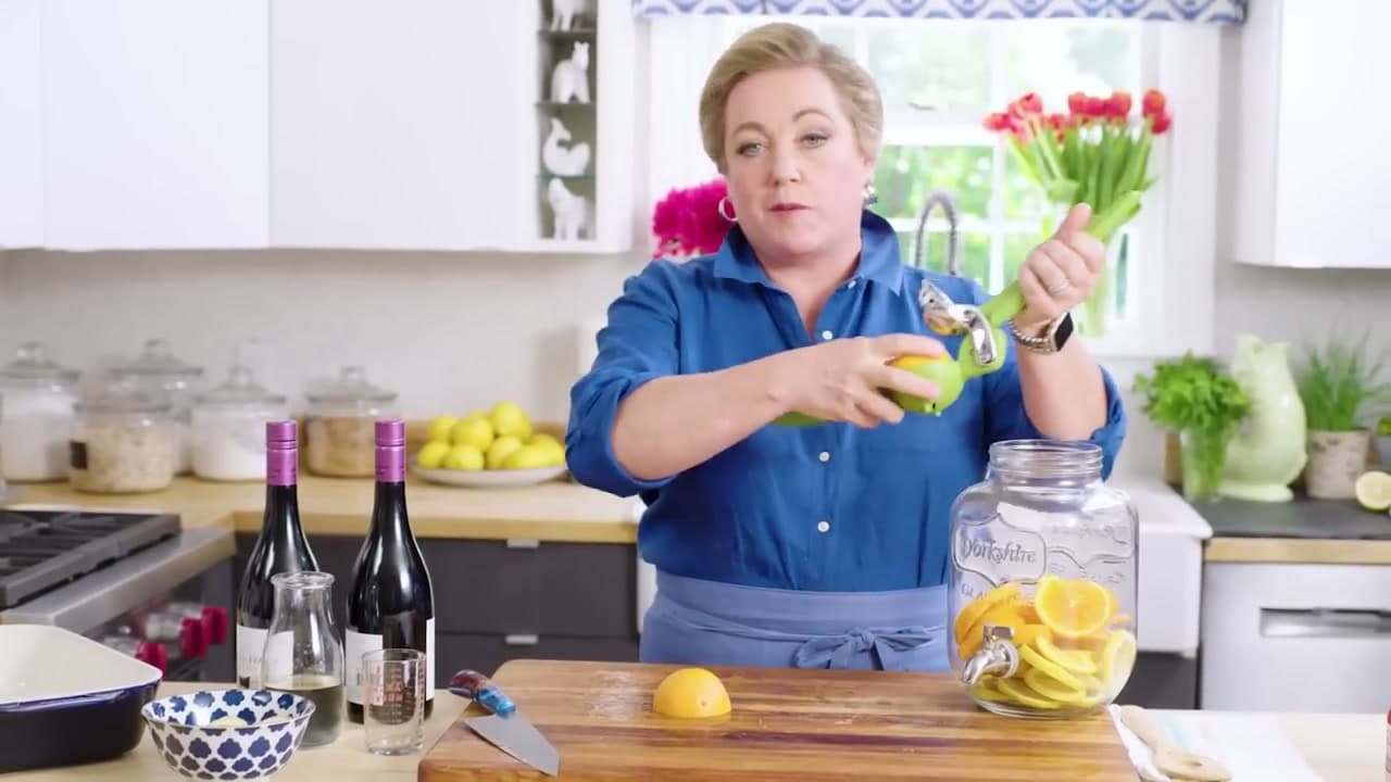 Step 2: Step 2: Juice One Orange Straight Into the Pitcher