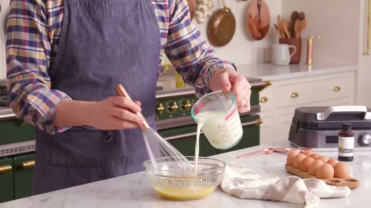 Step 3: Step 3: Whisk the Wet Ingredients in a Medium Bowl