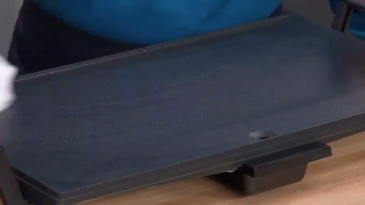Step 5: Step 5: Heat the Griddle and Oil It Evenly