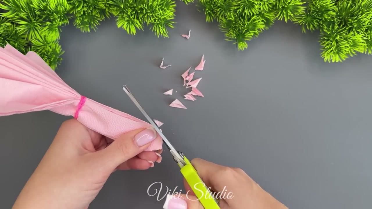 Step 4: Step 4: Round the Ends Into Petal Shapes
