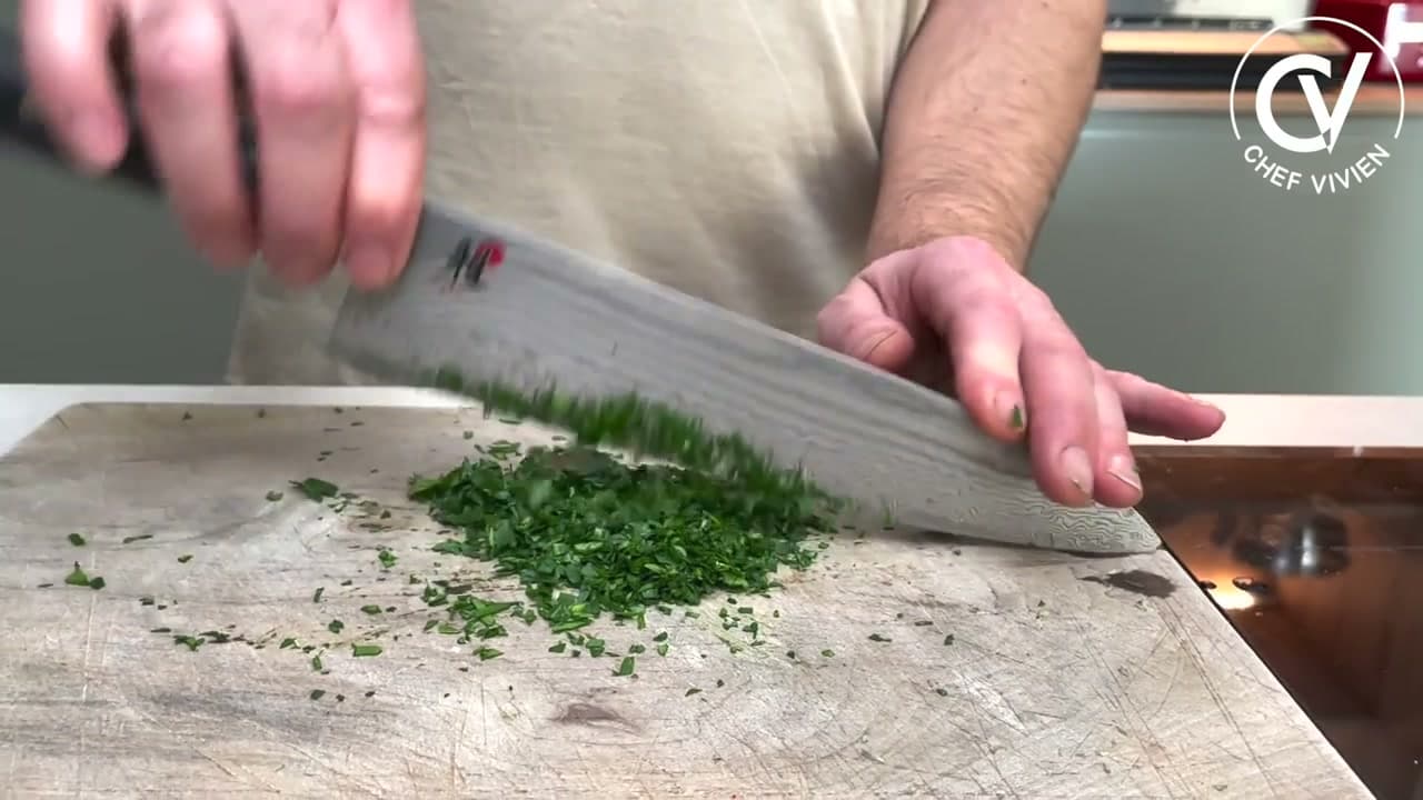 Step 7: Step 7: Finely Chop the Parsley