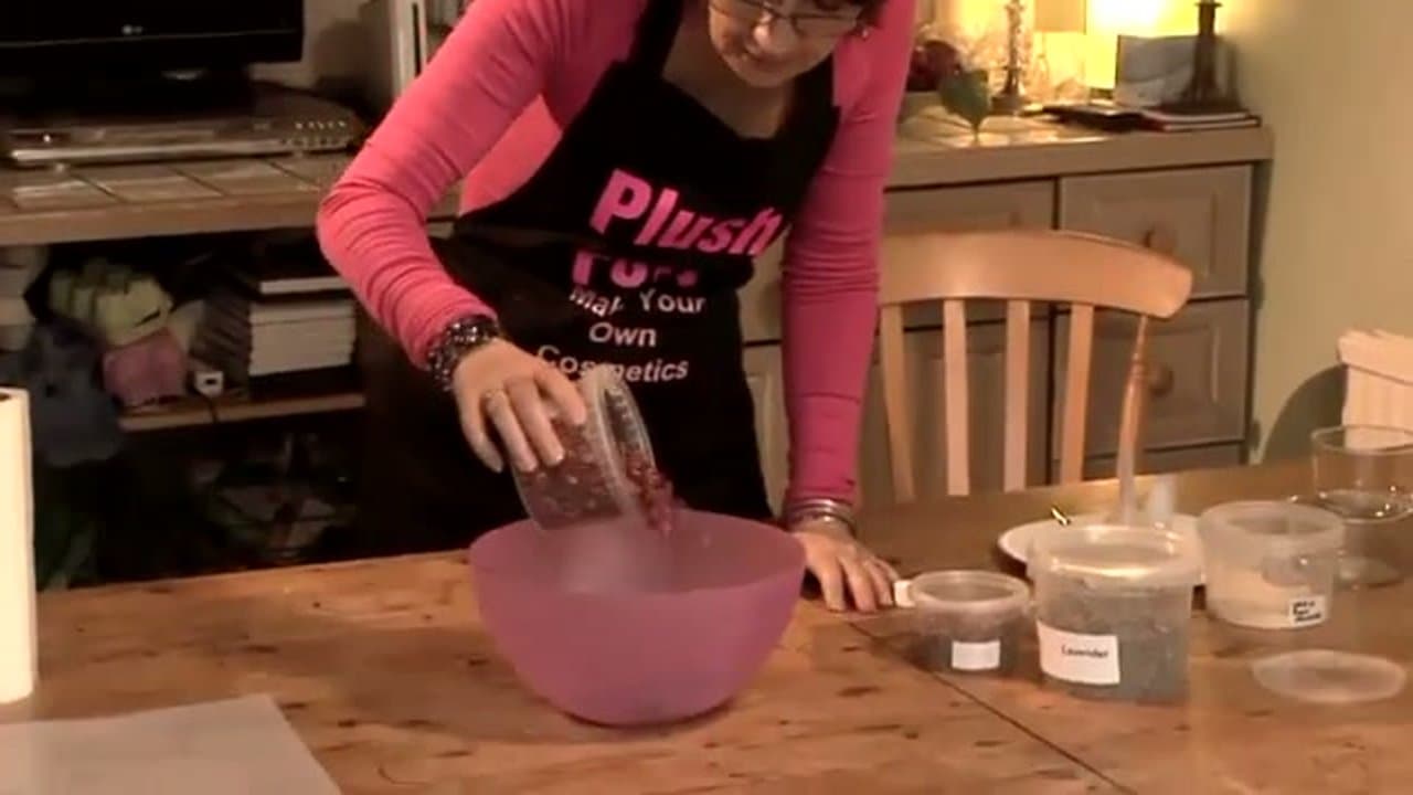 Step 4: Step 4: Sprinkle in the Dried Rose Petals