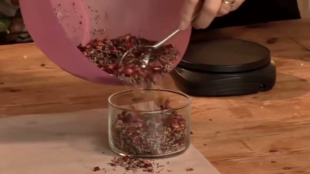 Step 7: Step 7: Tip Into a Display Bowl