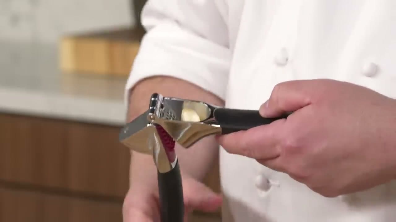 Step 4: Step 4: Garlic Press - the Strongest Flavor