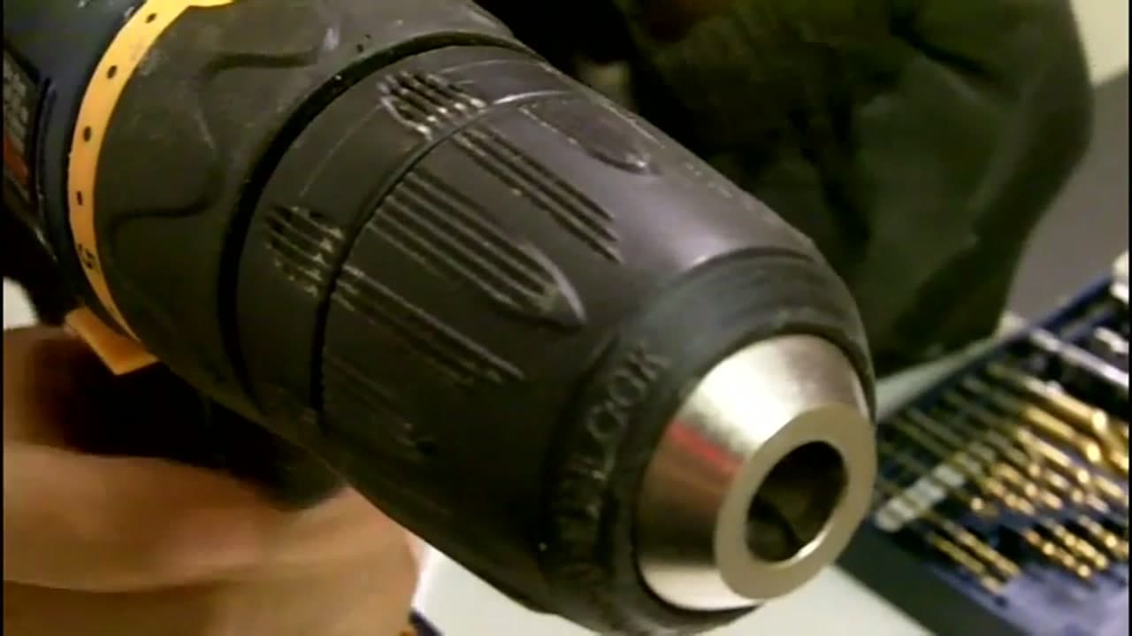 Step 4: Step 4: Loosen the Chuck to Remove a Bit
