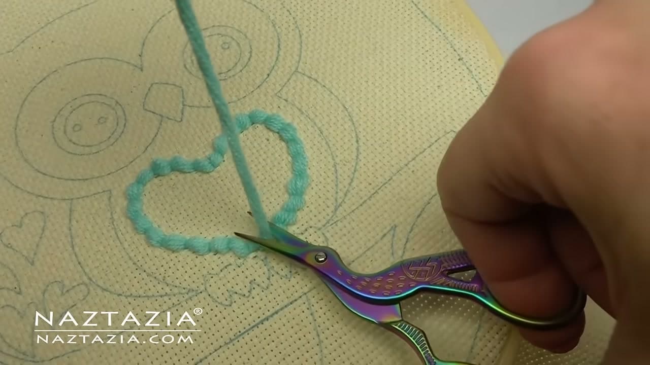 Step 8: Step 8: Cut the Yarn to Change Colors