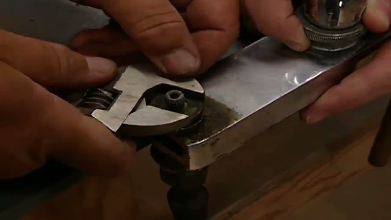Step 4: Step 4: Loosen the packing nut and pull the stem