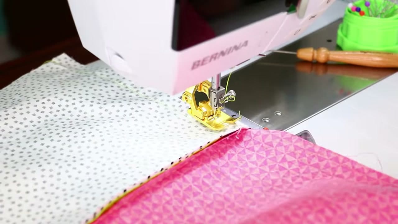 Step 6: Sew the Side Seam From the Lining Edge to the Outer Edge - How to Sew a Zipper Pouch