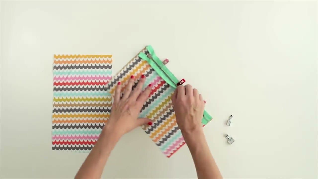 How to Sew a Zipper: 7 Steps (Two Methods)