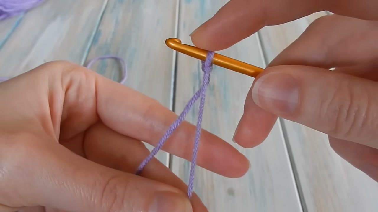 The finished result: How to Make a Slip Knot for Crochet